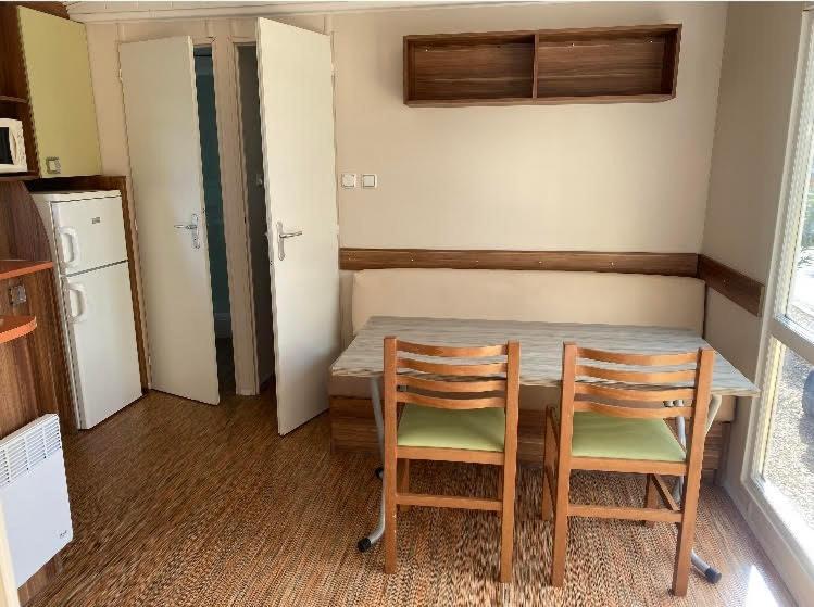 Campsite Mobil Pour 6, Pres De La Mer, Dans Un 4 Etoiles A 20min De Montpellier. *